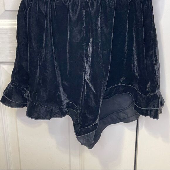 Victoria’s Secret Velvet Women's Romper Black With Criss Cross Straps In Back L - Picture 6 of 15